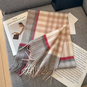Écharpe laine motifs croisés multicolors, douceur et chaleur, 180x30 cm, accessoire tendance pour hiver, style femme ou homme, finition élégante