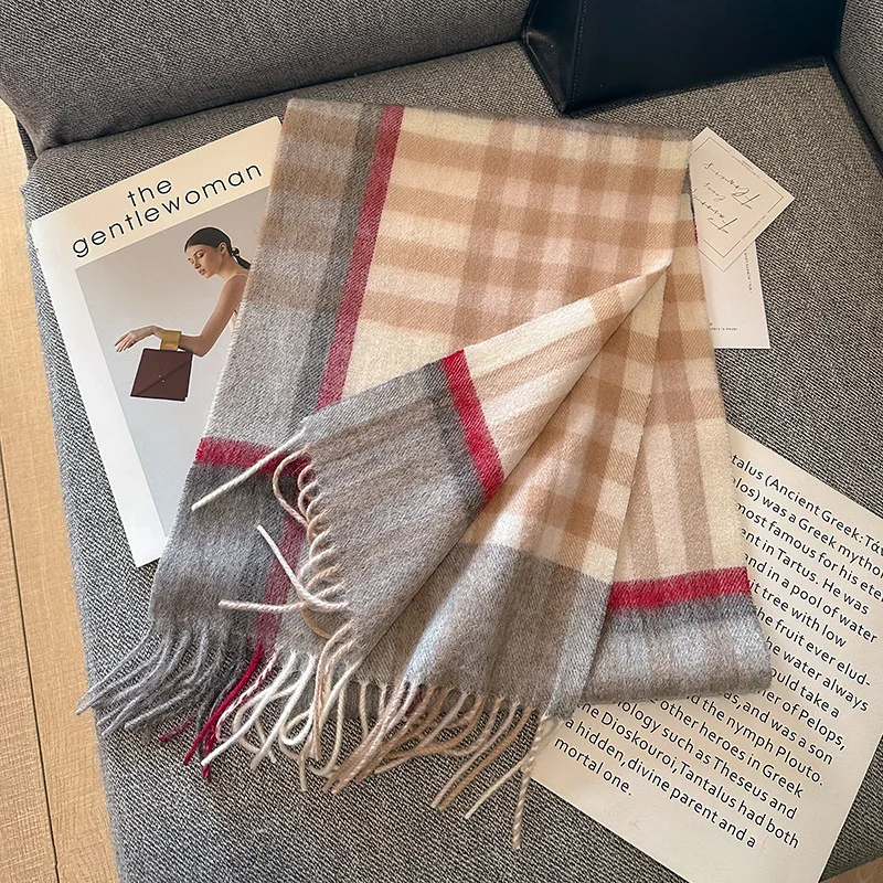 Écharpe laine motifs croisés multicolors, douceur et chaleur, 180x30 cm, accessoire tendance pour hiver, style femme ou homme, finition élégante