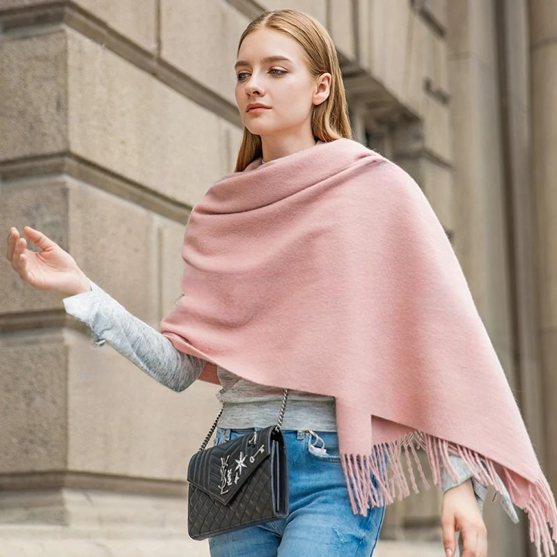 Écharpe femme laine unie hivernale – chaude et élégante